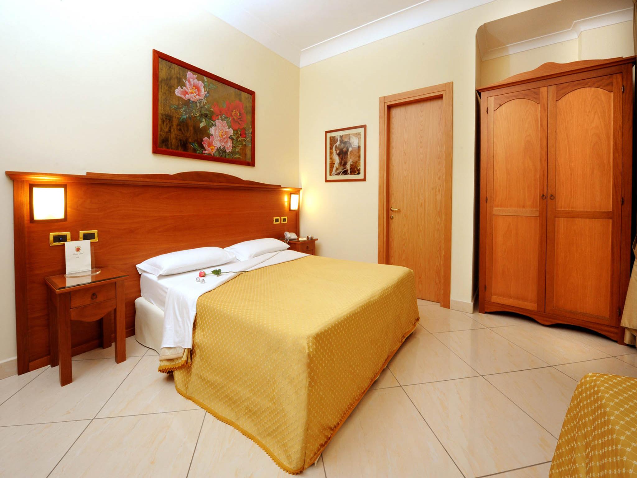 Buono Hotel Naples Luaran gambar