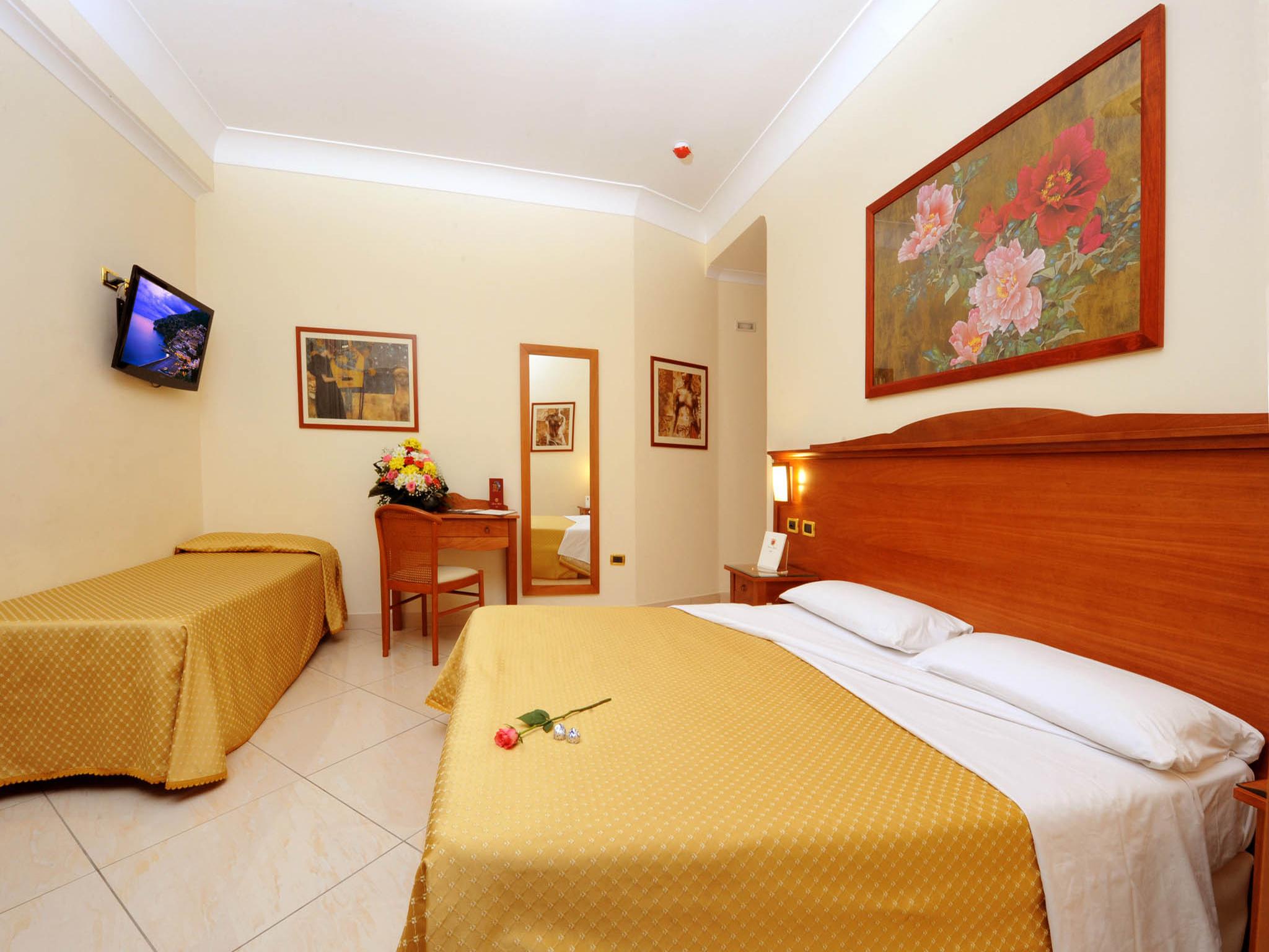 Buono Hotel Naples Luaran gambar