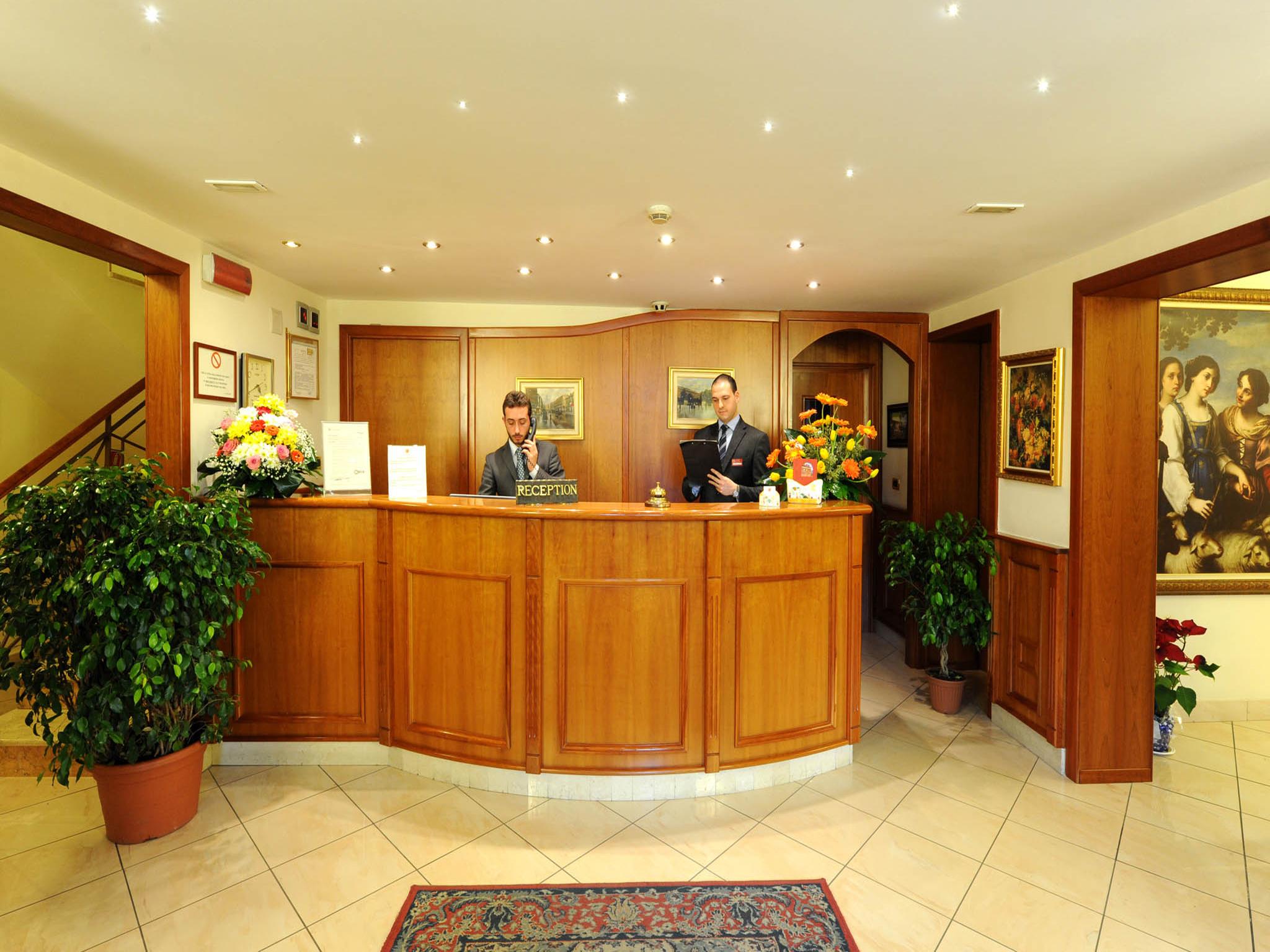 Buono Hotel Naples Luaran gambar