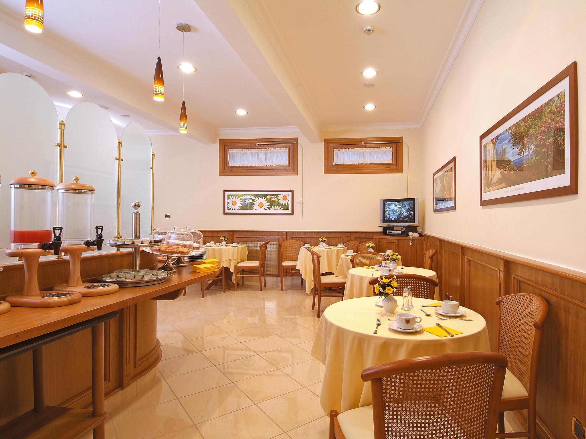 Buono Hotel Naples Restoran gambar